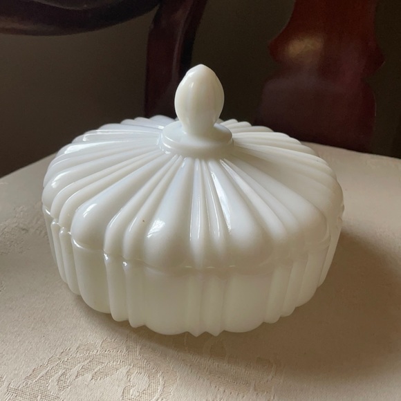 Anchor Hocking Old Cafe pattern milk glass covered dish, powder, candy dish - Picture 1 of 9